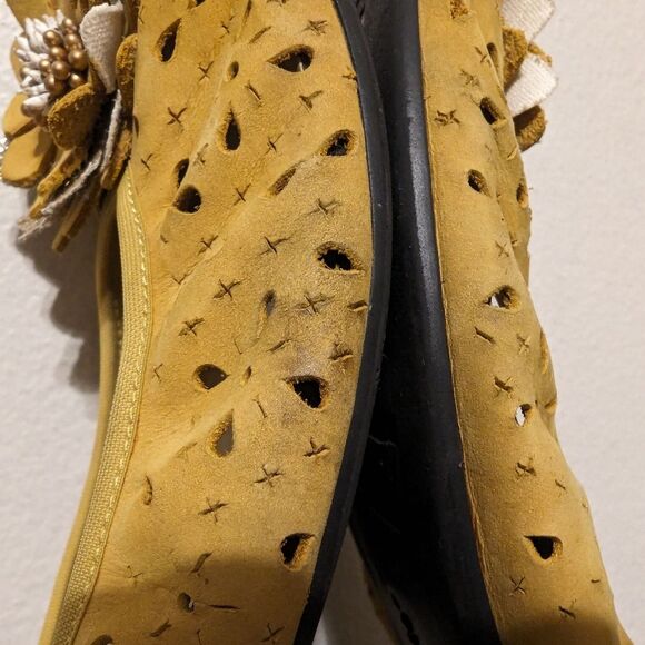 David Tate Genuine Mustard Yellow Leather Floral Perforated Flats Ballets - Picture 8 of 12